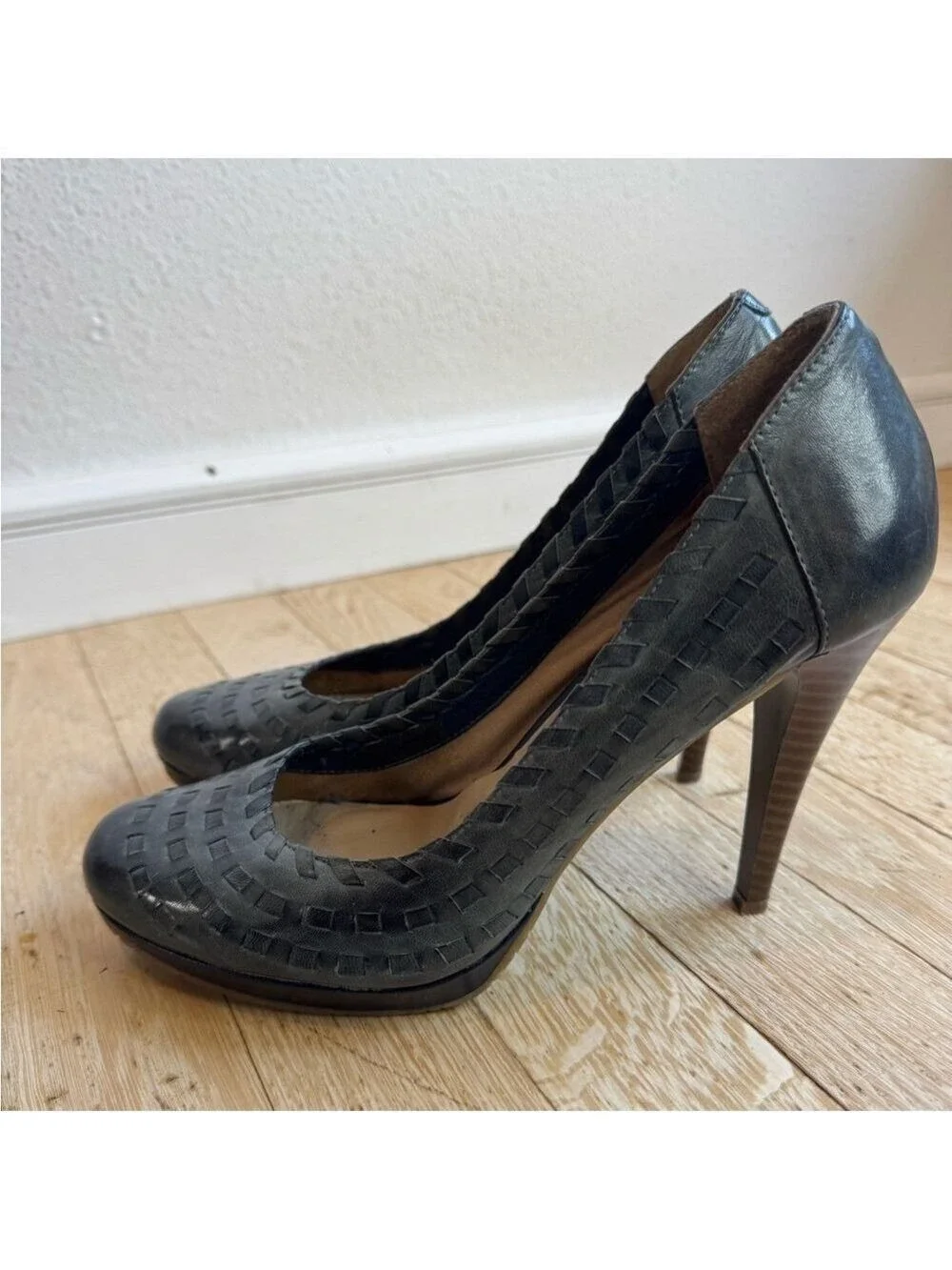 AMDREW GELLER Textured Pumps